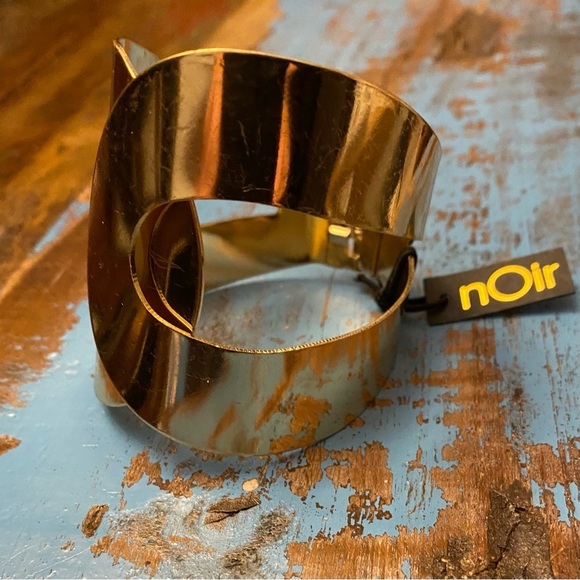nOir Gold Cuff Bracelet - Picture 3 of 7